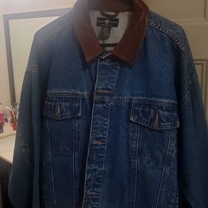 Warner broadband. Studio store 1995 Taz jacket